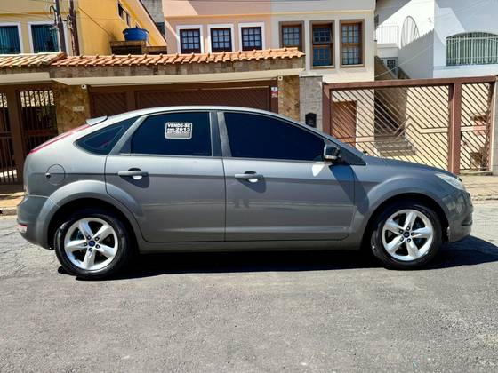 FORD FOCUS 2.0 GLX 16V FLEX 4P AUTOMÁTICO
